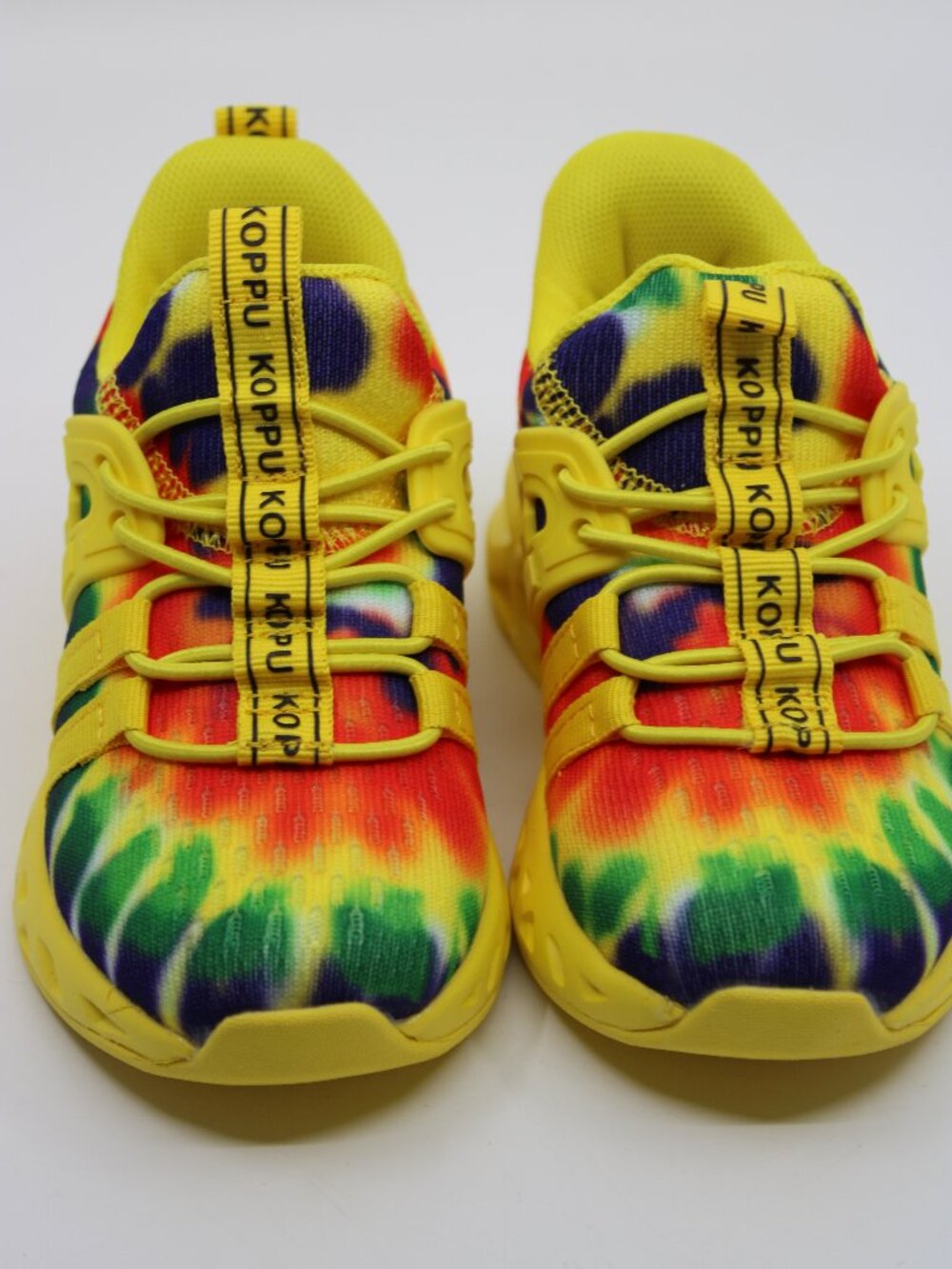 Kupu Girls NWOT White SZ 9 Sneakers Low Top Lace Up Slip on Multi color Casual